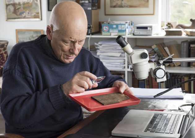 L'archeologo Roger Tolmin