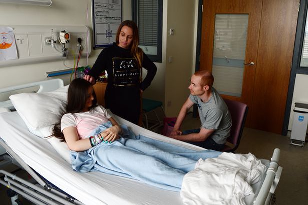 Chloe con i genitori