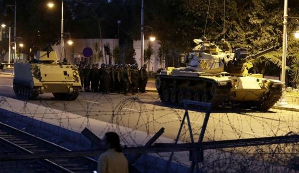 Militari in strada 2