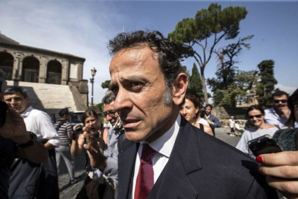 Minenna si era schierato contro gli stipendi troppo alti