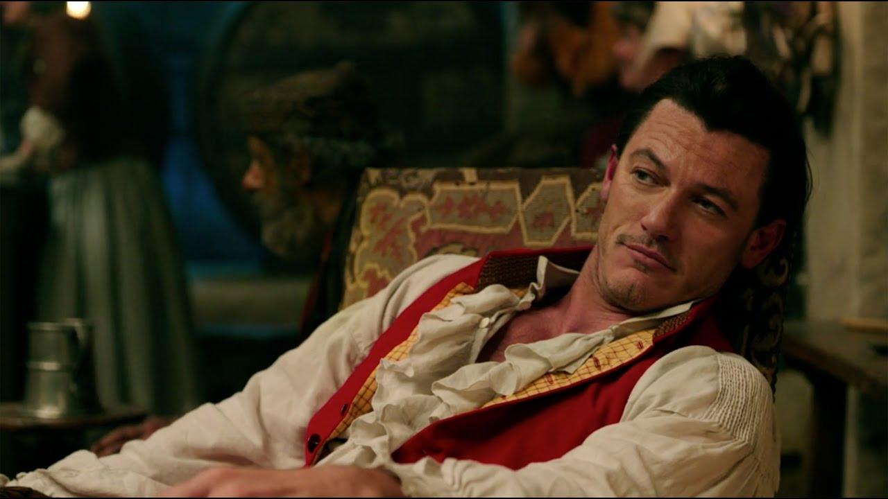 Luke Evans nei panni di Gaston