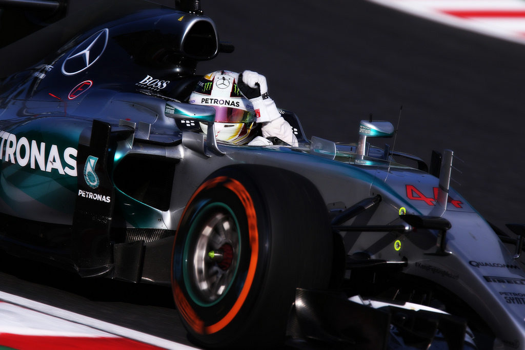 Lewis Hamilton e i motori V12