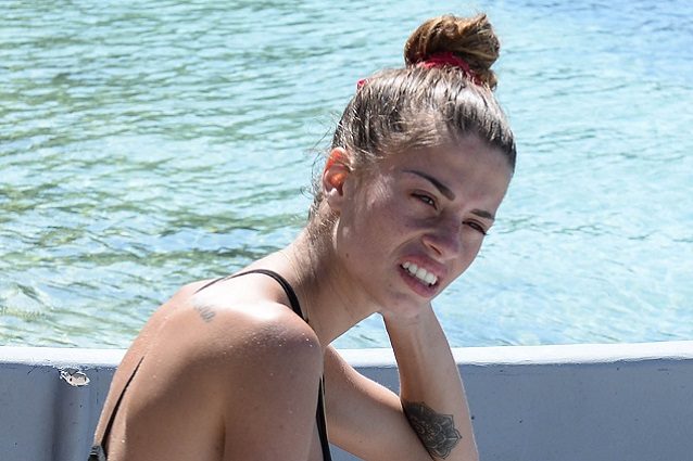 Abbandona l'Isola Chiara Nasti