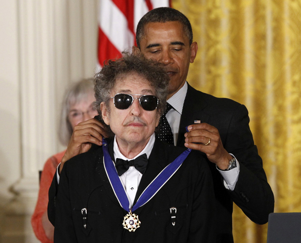 Bob Dylan premiato nel 2012 da Barack Obama, tour