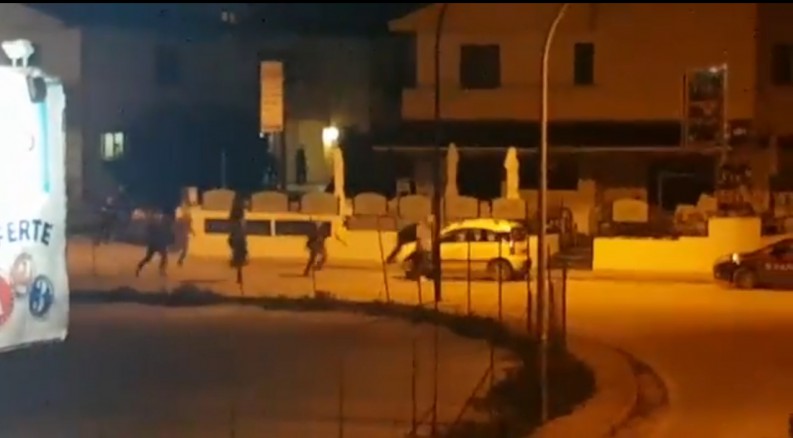 La polizia in azione a Bellona durante la sparatoria