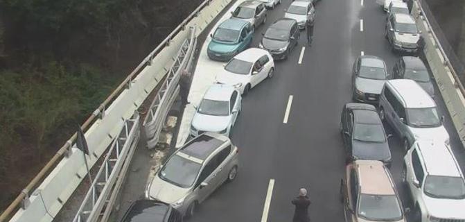 Maxi tamponamento a seguito dell'incidente sull'A26