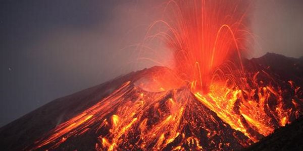 Vulcano torna in attività in Giappone