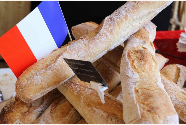 Bandiera francese e baguette