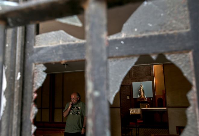 Le chiese del Cile bombardate