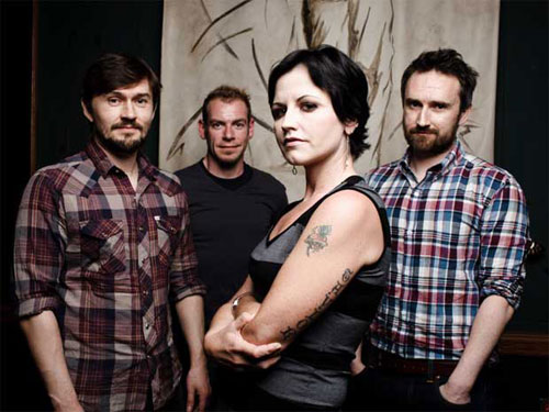 La band irlandese Craberries e la cantante Dolores O'Riordan