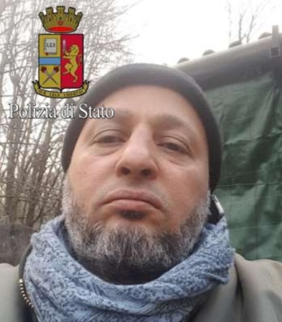 il padre, 53enne, arrestato per terrorismo