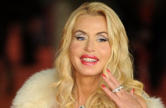 Isola. Valeria Marini