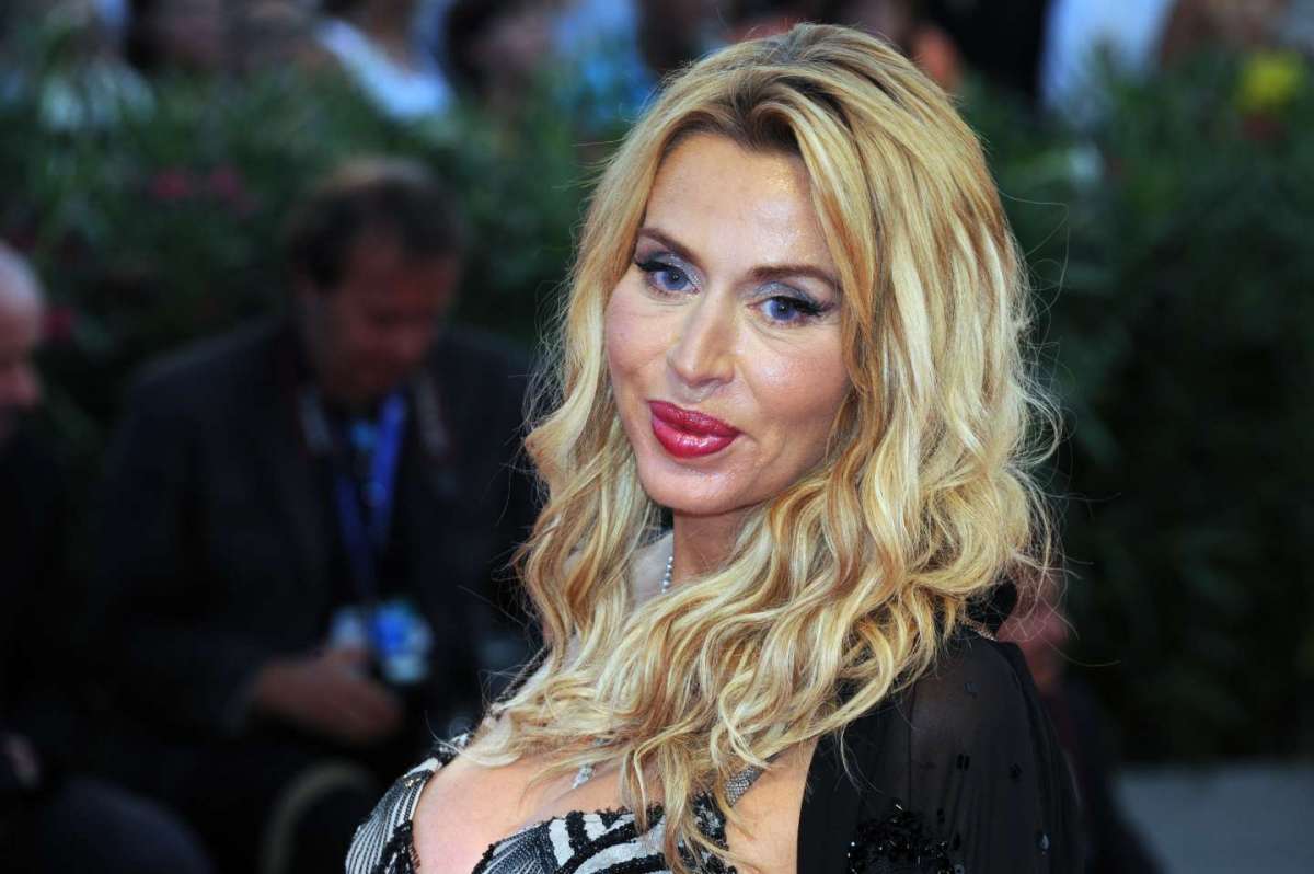 Valeria Marini Isola