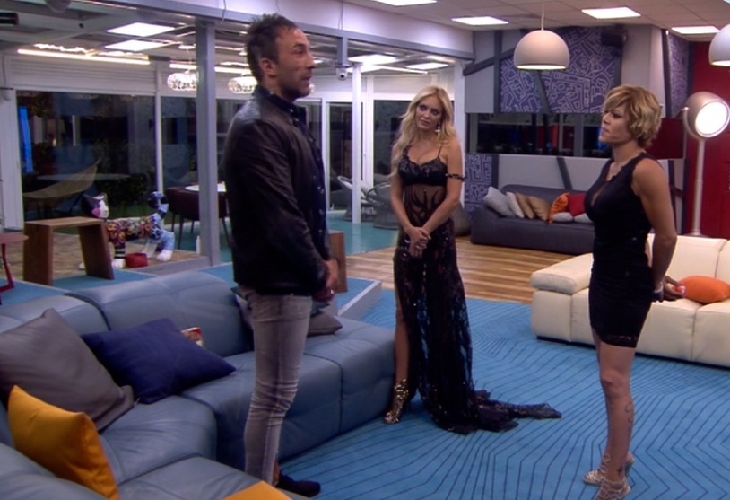 Simone si scusa con Elena e Floriana