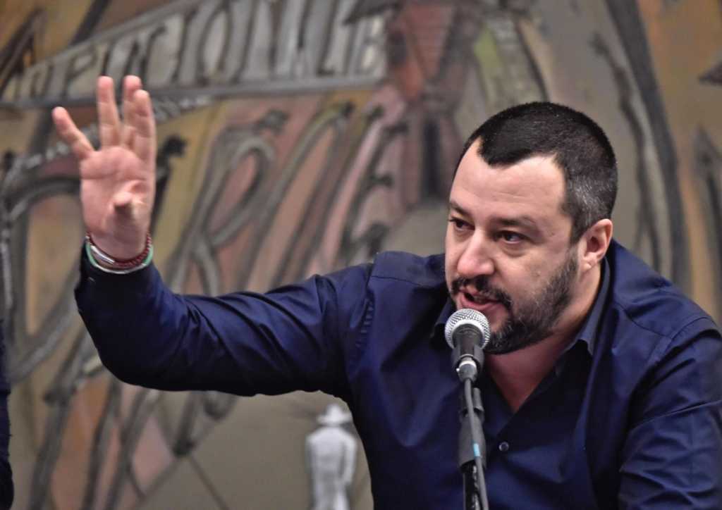 Salvini: divieto di sbarco a due Ong olandesi