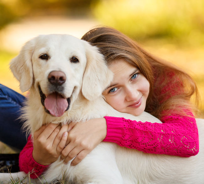 Abbracci cani e padroni