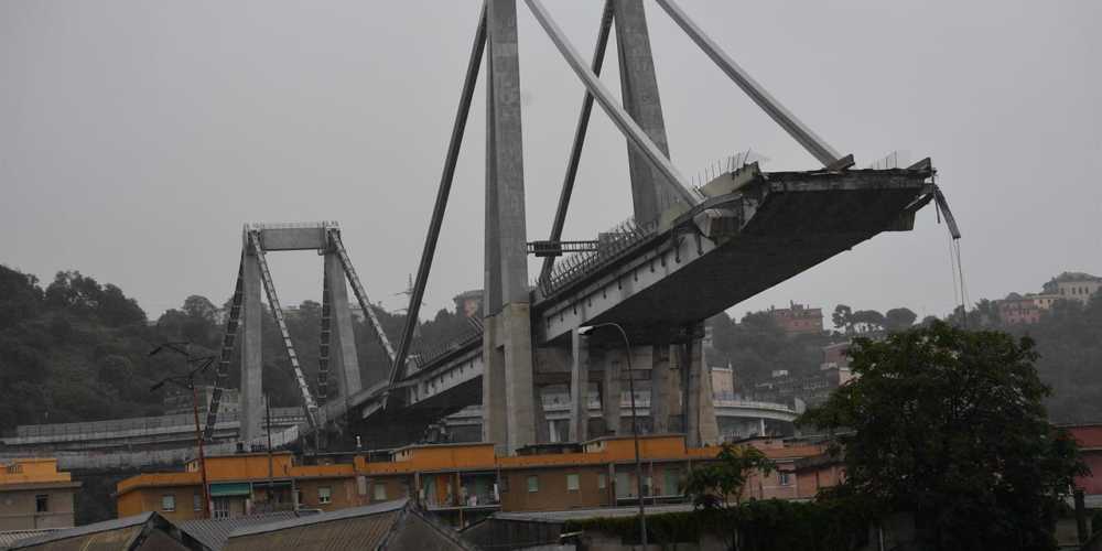 Genova, il Ponte Morandi dopo il crollo.