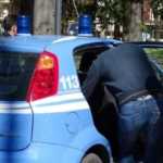 Pescara, minaccia l'ex fidanzata e aggredisce i poliziotti