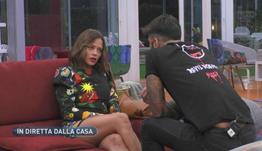 Confronto Silvia Provvedi e Corona