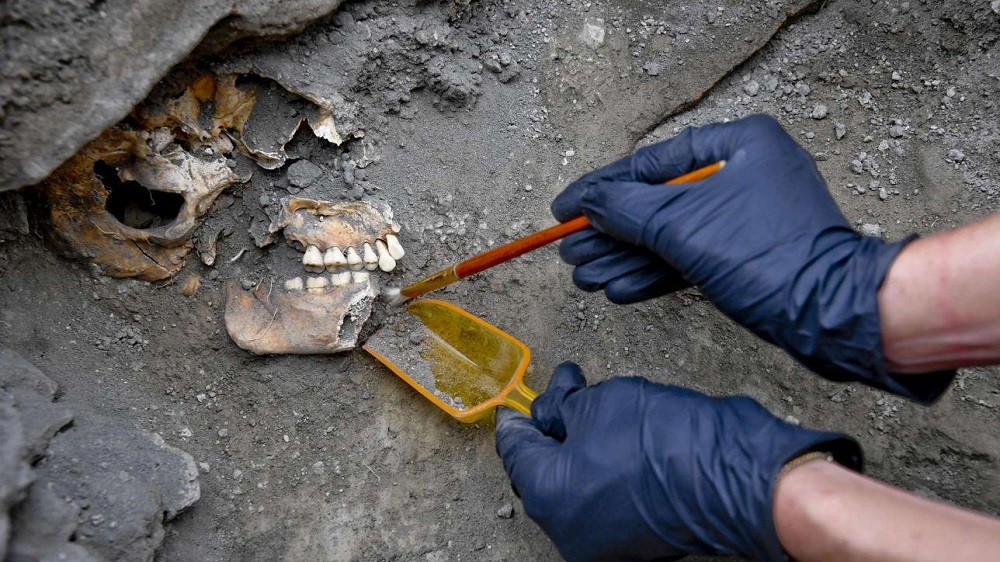 Pompei: trovati scheletri nella casa dei giardini.
