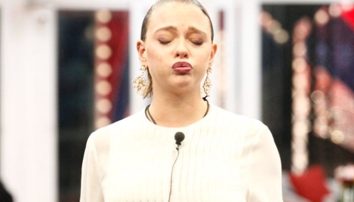 Giulia Provvedi in lacrime