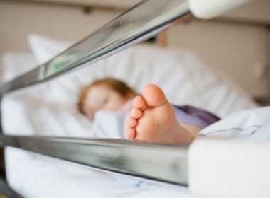 Roma, bimba di 5 anni muore soffocata