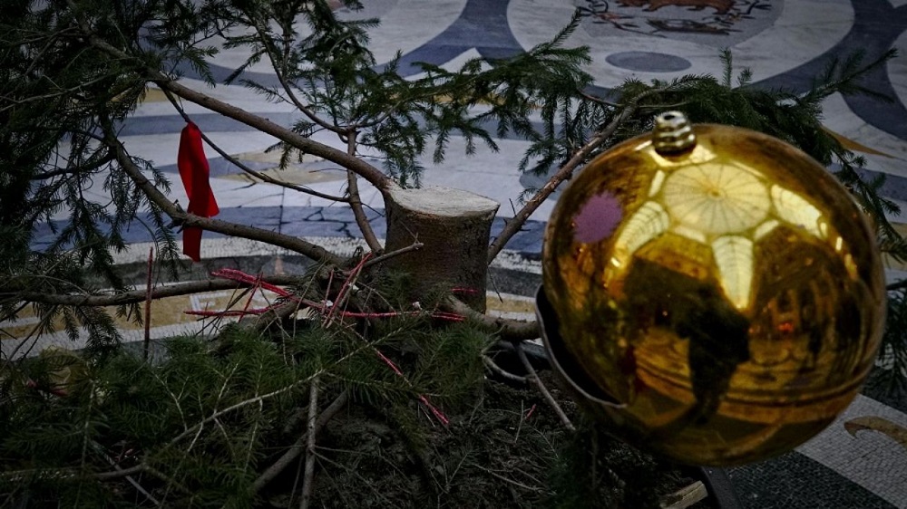 Napoli, Galleria Umberto: rubato albero di Natale.