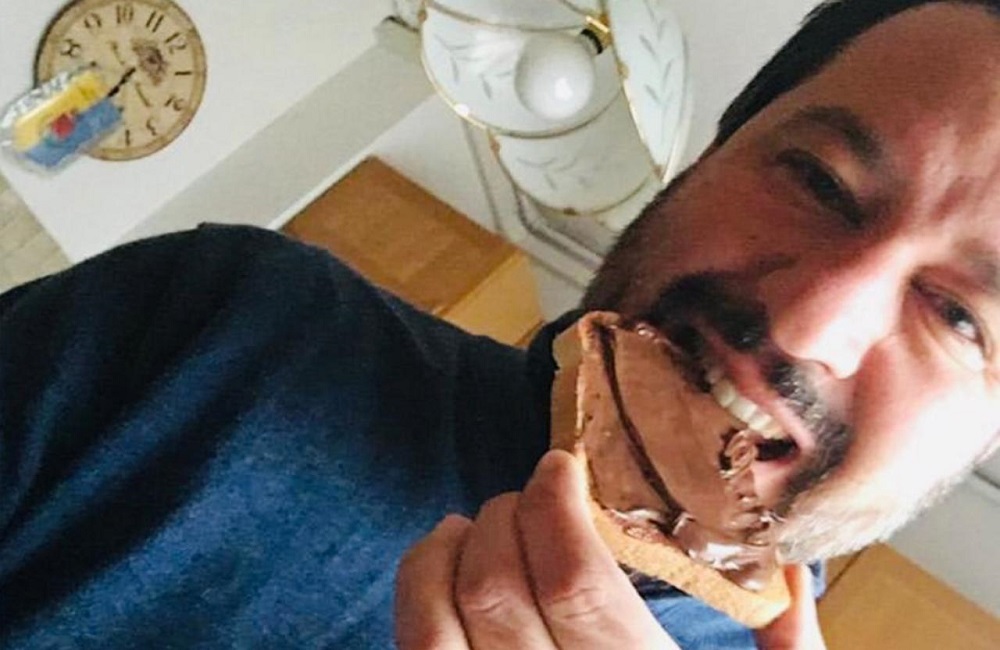 Salvini: polemiche per la foto con pane e Nutella.