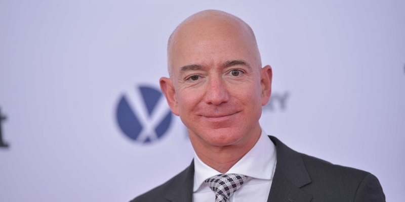 Jeff Bezos è l'uomo più ricco del mondo.