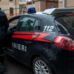 Milano, picchia e violenta 70enne