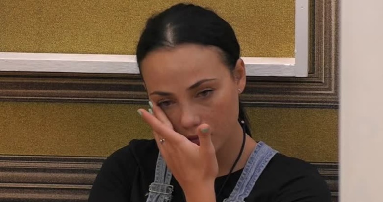 GF Vip, Adua in lacrime