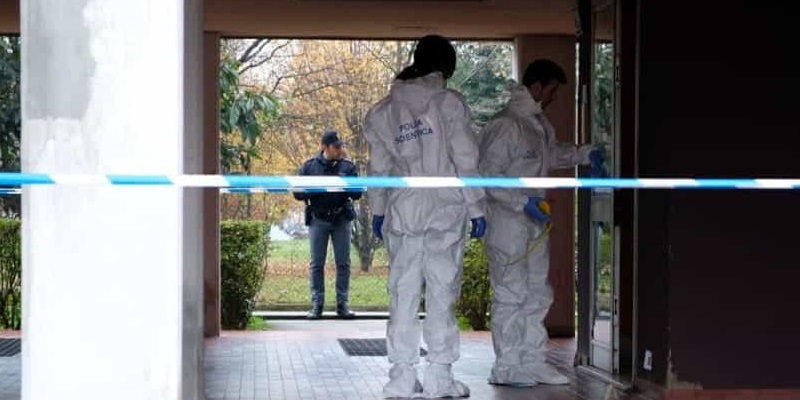 Milano, donna trovata morta nel cortile