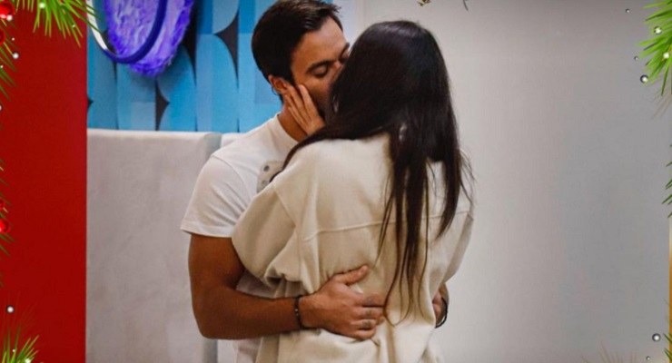 bacio Giulia e Pretelli