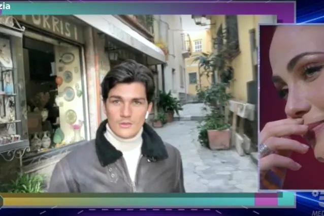 Rosalinda, videomessagio Giuliano