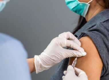 Covid-19, unica dose di vaccino per i guariti