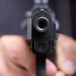 Napoli 45enne minaccia ex moglie con una pistola