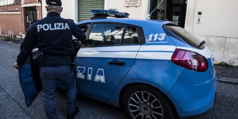 Roma 48enne tenta di estorcedere soldi alla madre e ai poliziotti