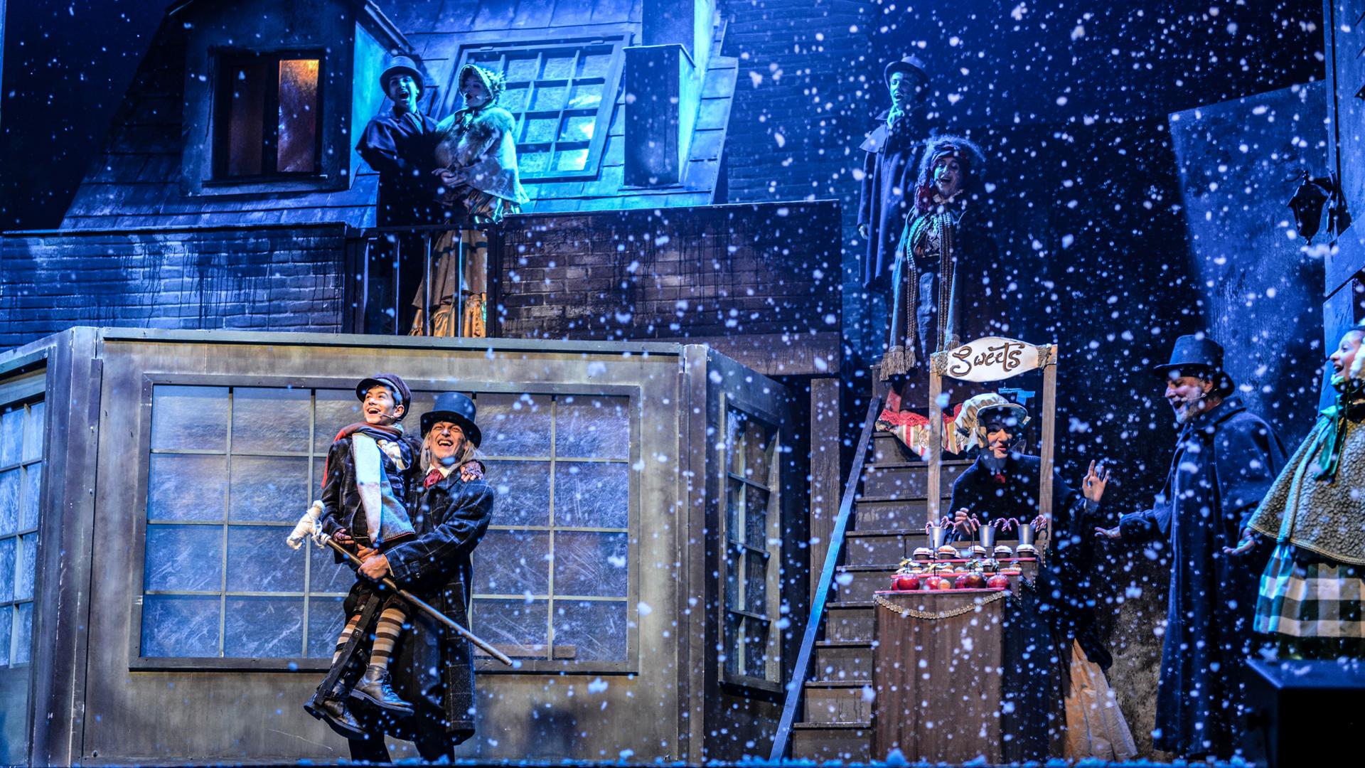 "A Christmas Carol Musical" illumina il Teatro Carcano