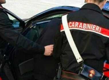 Valmonte 47enne litiga col vicino e minaccia Carabinieri