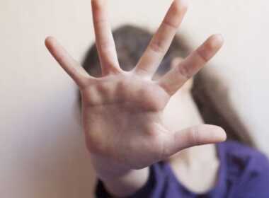 Bergamo 45enne abusa sessualmente delle figlie