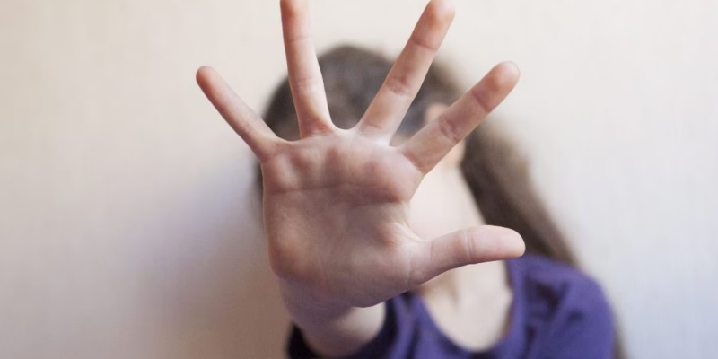 Bergamo 45enne abusa sessualmente delle figlie