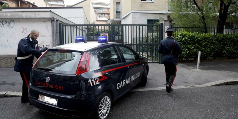 Racale, 22enne accoltella l'ex fidanzata