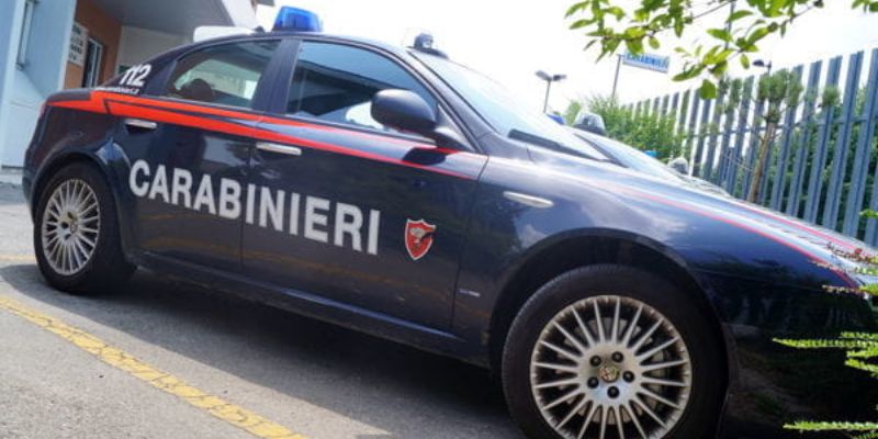 Labico, 24enne minaccia il padre per soldi